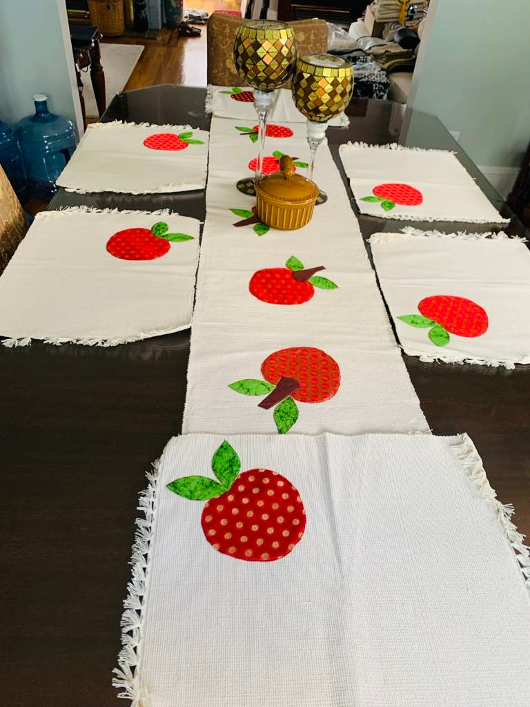 Table runner set