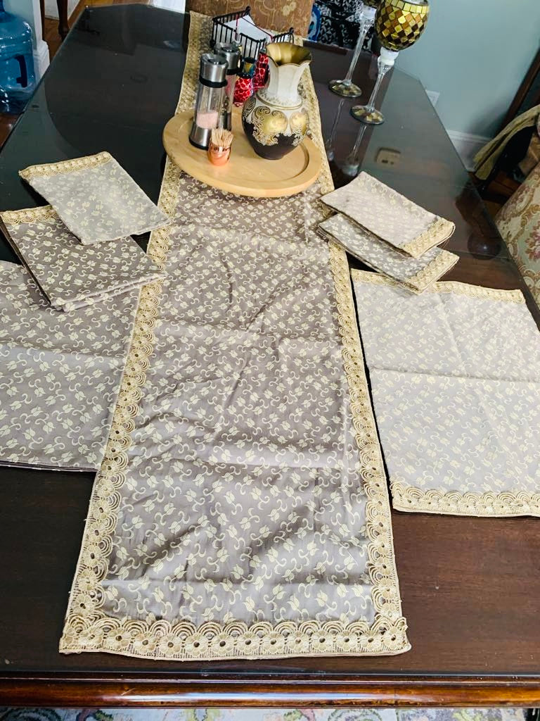 Table runner set