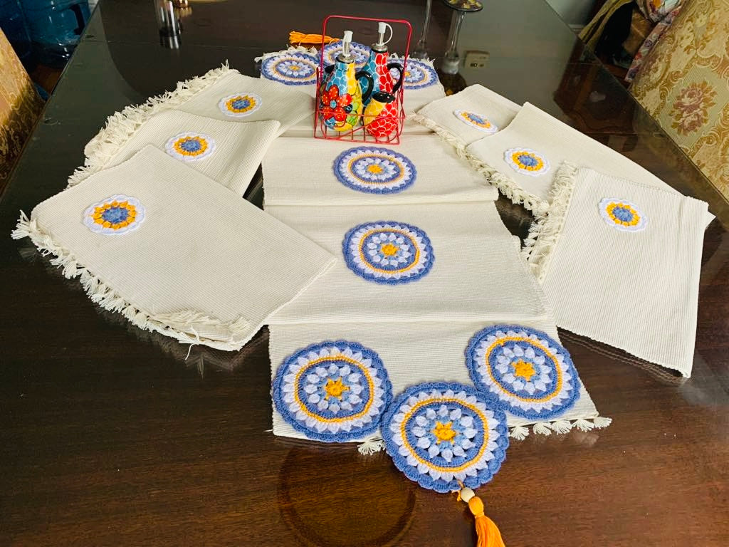 Table runner set